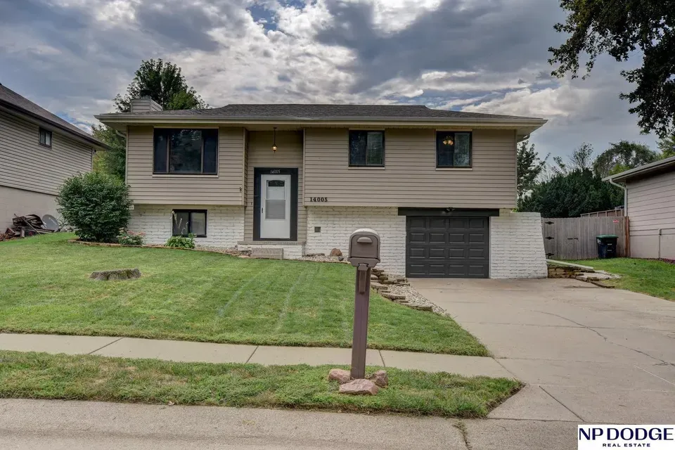 3 Bed 1 Bath Established Mid-Century Residence in Omaha, NE - 2