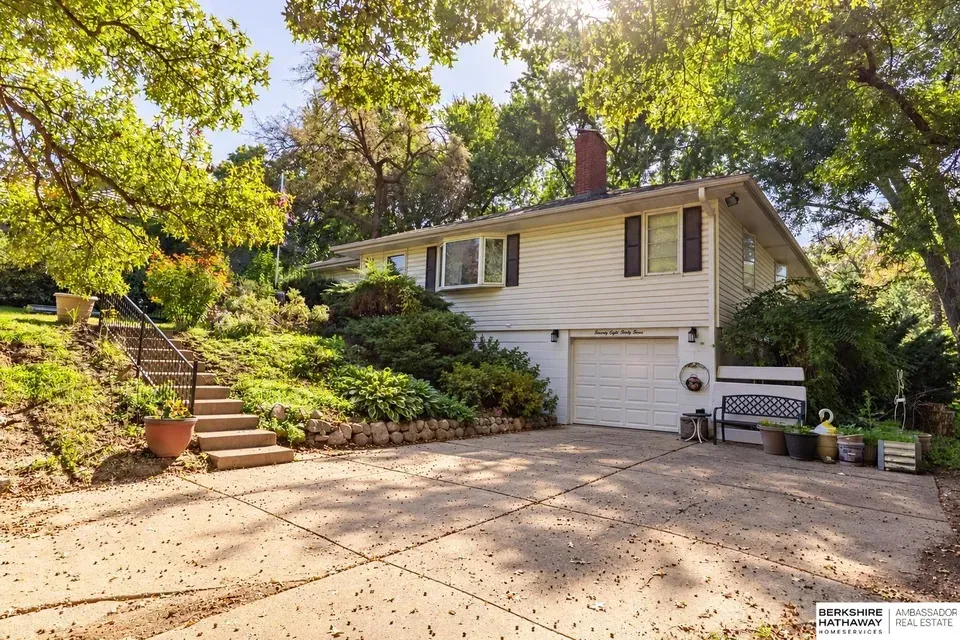 3 Bed 1 Bath Established Mid-Century Residence in Omaha, NE - 4
