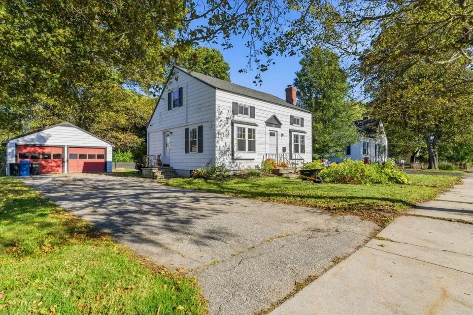 3 Bed 1 Bath Established Mid-Century Residence in Portland, ME - 3