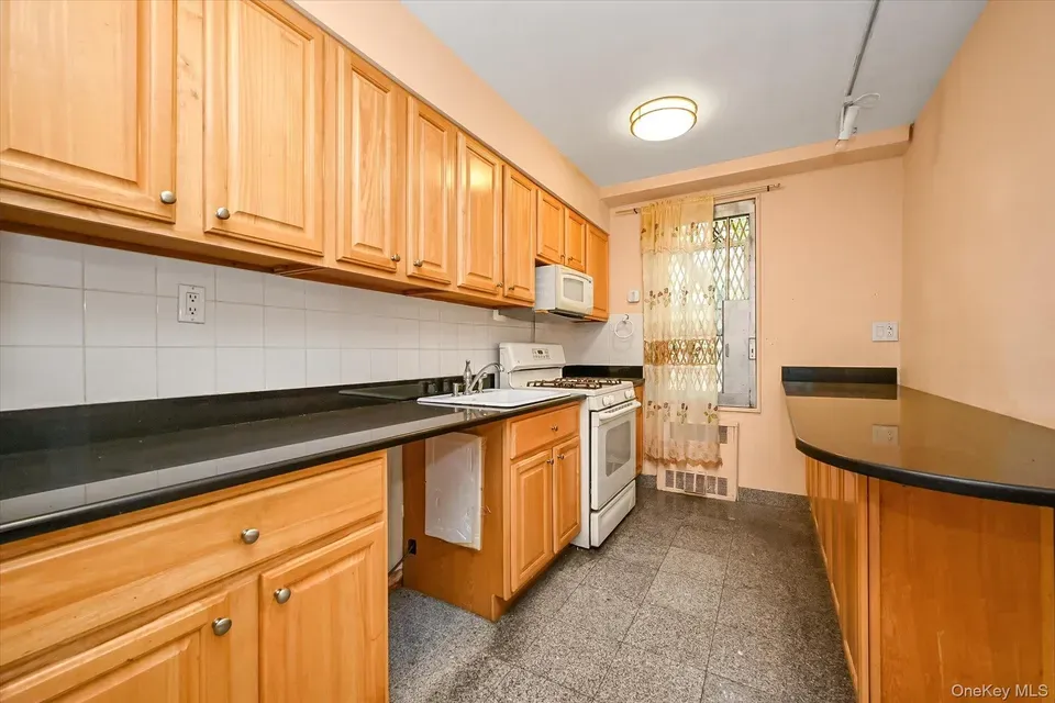 3 Bed 1 Bath Established Mid-Century Residence in Queens, NY - 4