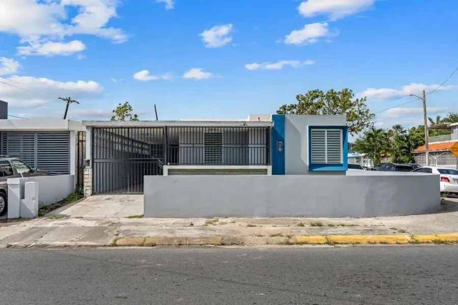 3 Bed 1 Bath Established Mid-Century Residence in San Juan, PR