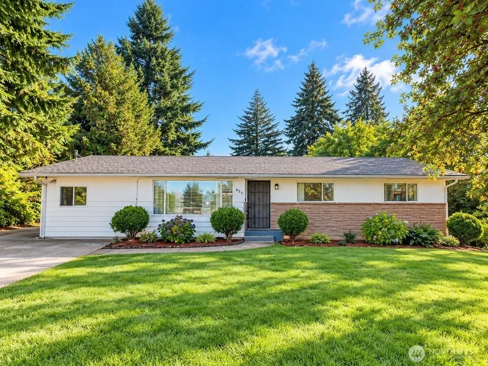 3 Bed 1 Bath Established Mid-Century Residence in Seattle, WA - 1