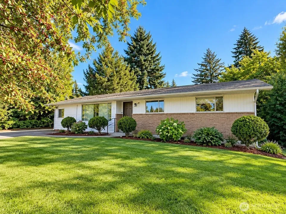 3 Bed 1 Bath Established Mid-Century Residence in Seattle, WA - 3