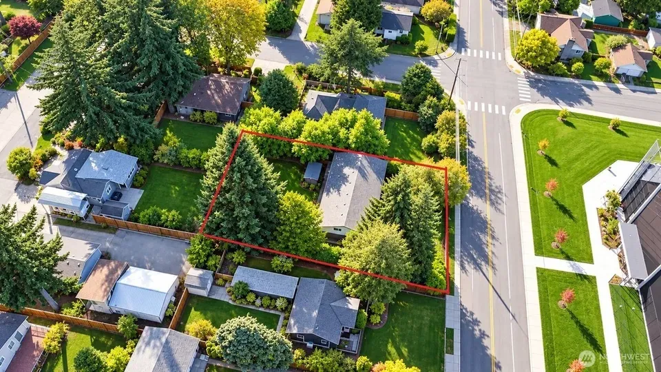 3 Bed 1 Bath Established Mid-Century Residence in Seattle, WA - 4