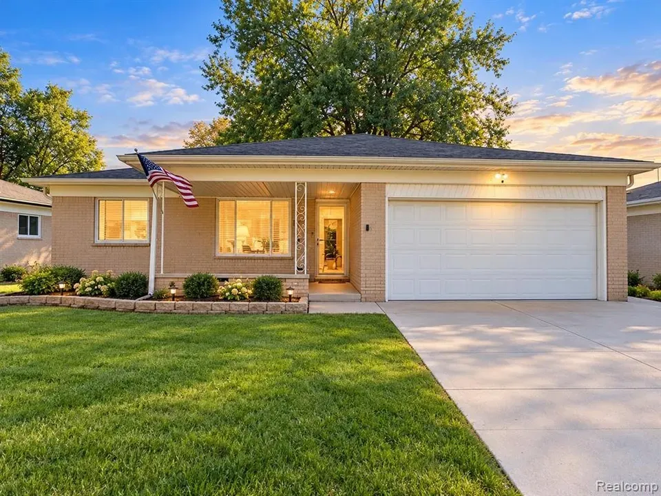 3 Bed 1 Bath Established Mid-Century Residence in Troy, MI - 1