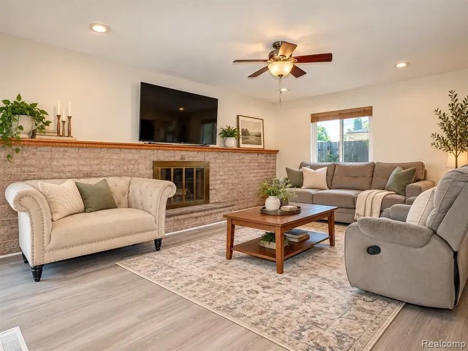 3 Bed 1 Bath Established Mid-Century Residence in Troy, MI - 2