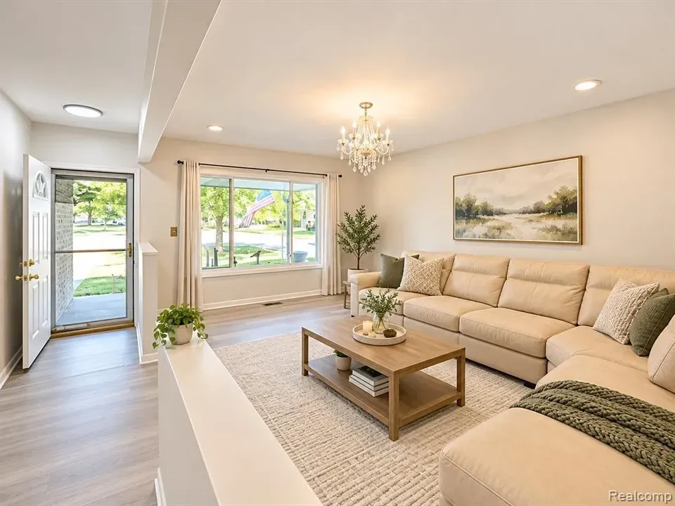 3 Bed 1 Bath Established Mid-Century Residence in Troy, MI - 4