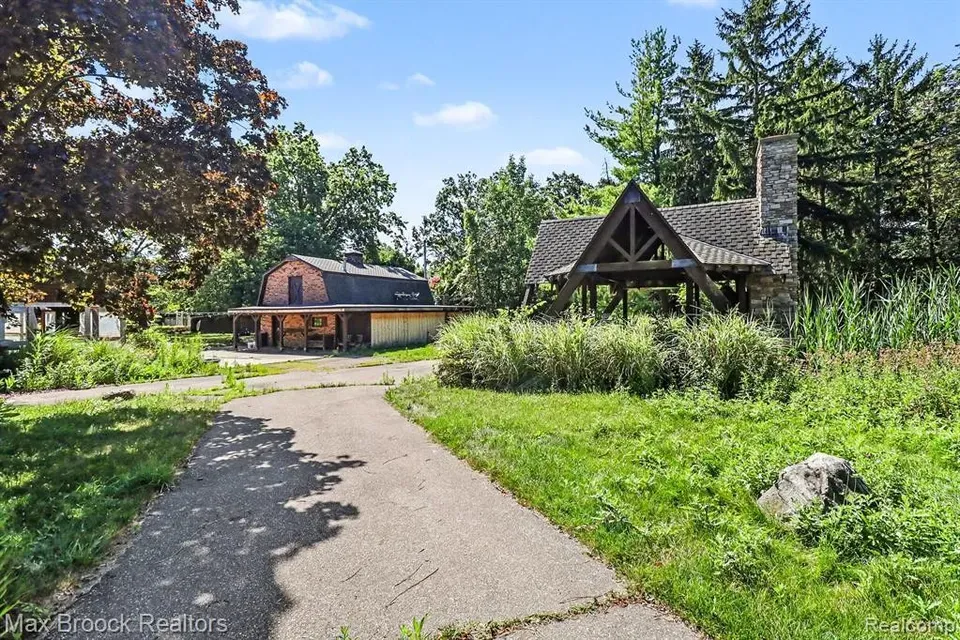 3 Bed 1 Bath Established Mid-Century Residence in Troy, MI - 4