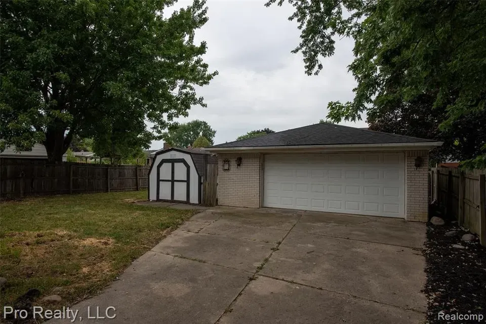 3 Bed 1 Bath Established Mid-Century Residence in Troy, MI - 3