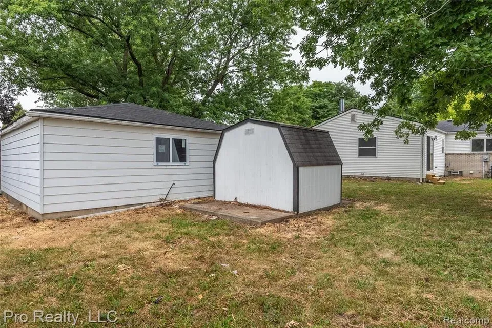 3 Bed 1 Bath Established Mid-Century Residence in Troy, MI - 4