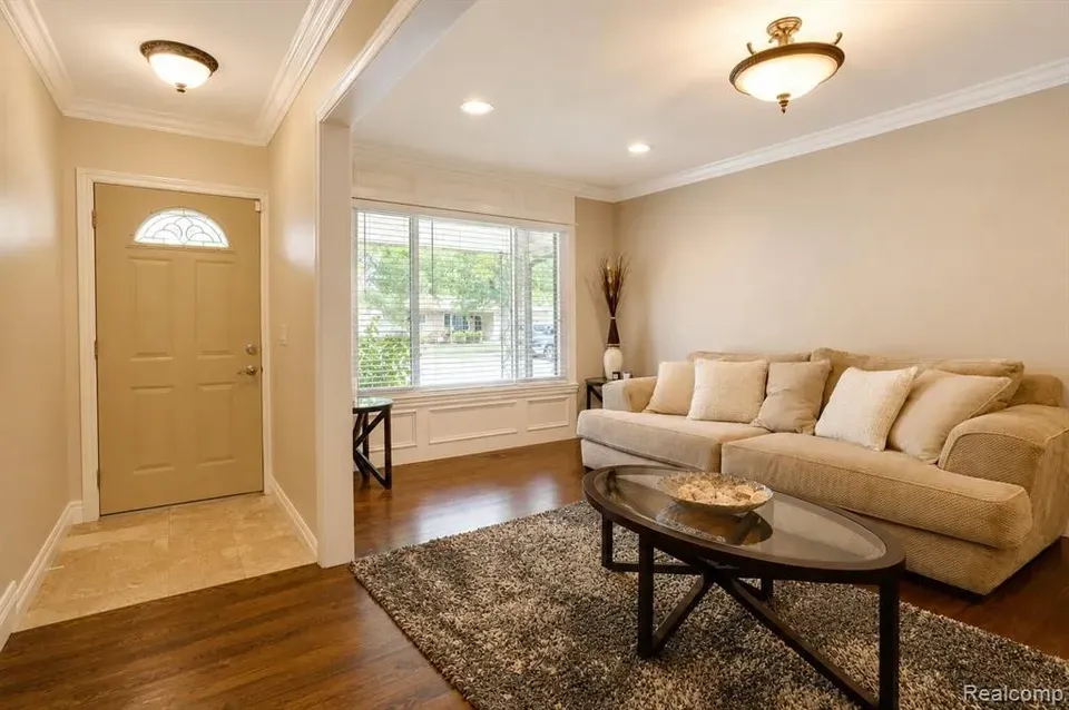 3 Bed 1 Bath Established Mid-Century Residence in Troy, MI - 3