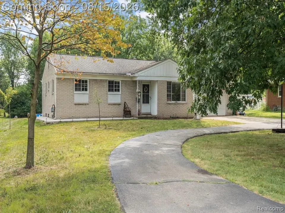 3 Bed 1 Bath Established Mid-Century Residence in Troy, MI - 2