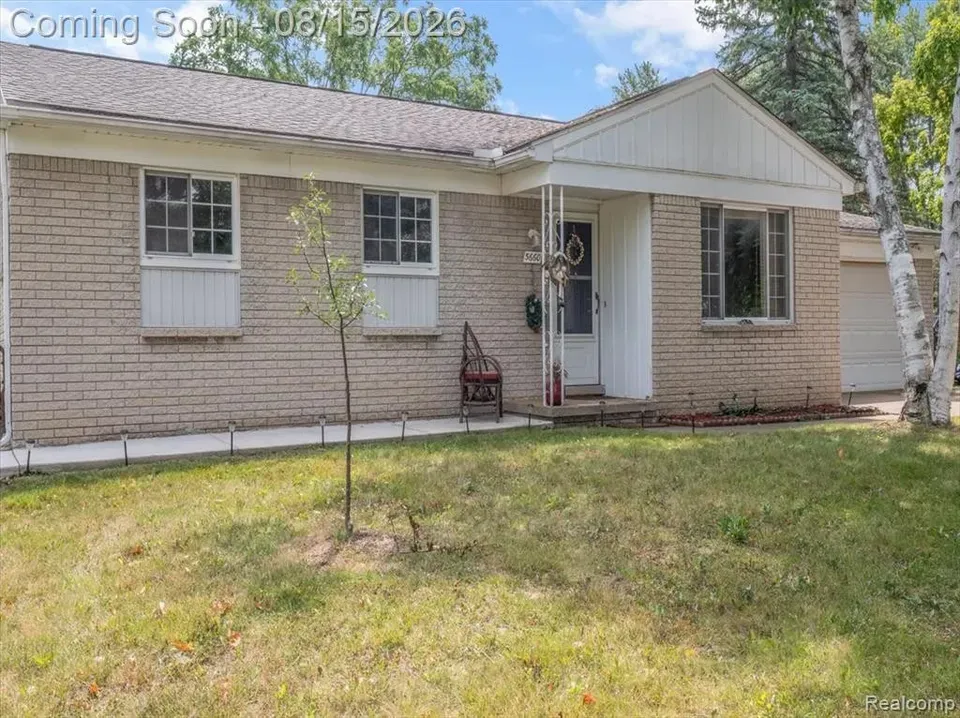 3 Bed 1 Bath Established Mid-Century Residence in Troy, MI - 4