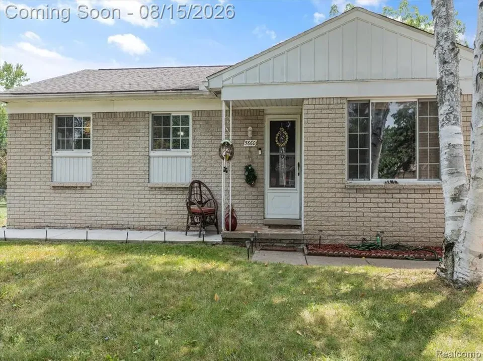 3 Bed 1 Bath Established Mid-Century Residence in Troy, MI - 5