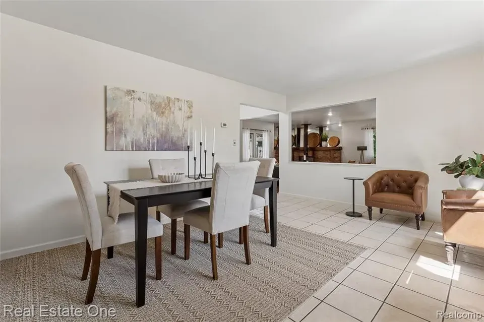 3 Bed 1 Bath Established Mid-Century Residence in Troy, MI - 3