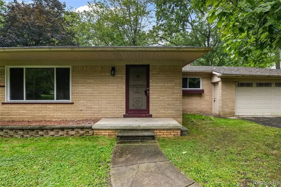 3 Bed 1 Bath Established Mid-Century Residence in Troy, MI - 5