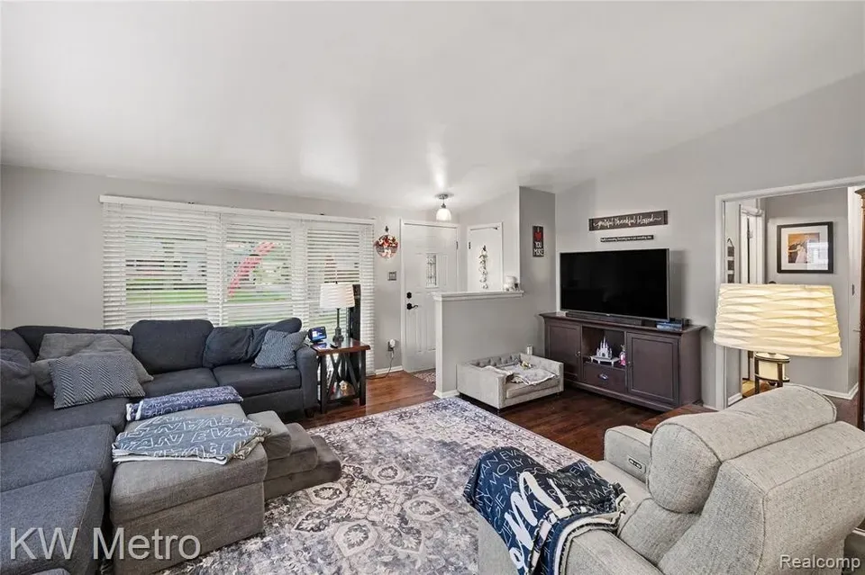 3 Bed 1 Bath Established Mid-Century Residence in Troy, MI - 4