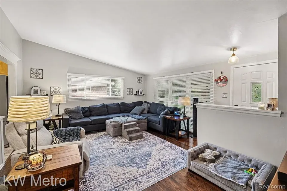 3 Bed 1 Bath Established Mid-Century Residence in Troy, MI - 5