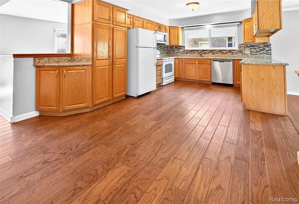 3 Bed 1 Bath Established Mid-Century Residence in Troy, MI - 5