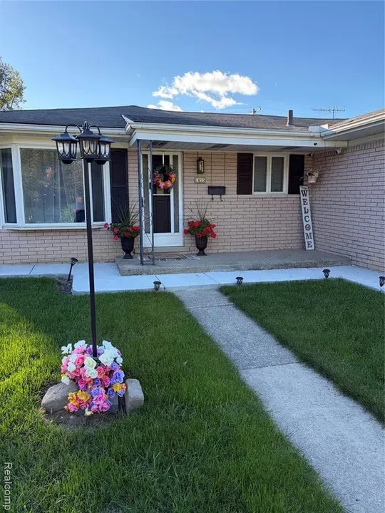 3 Bed 1 Bath Established Mid-Century Residence in Troy, MI - 2