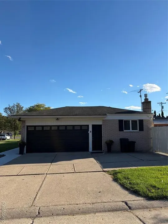 3 Bed 1 Bath Established Mid-Century Residence in Troy, MI - 3
