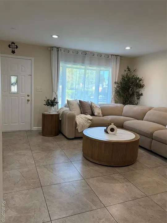 3 Bed 1 Bath Established Mid-Century Residence in Troy, MI - 5