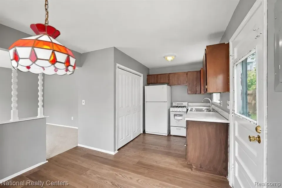 3 Bed 1 Bath Established Mid-Century Residence in Troy, MI - 5