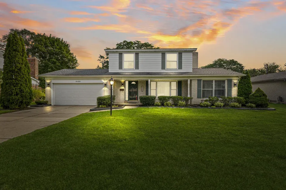 3 Bed 1 Bath Established Mid-Century Residence in Troy, MI