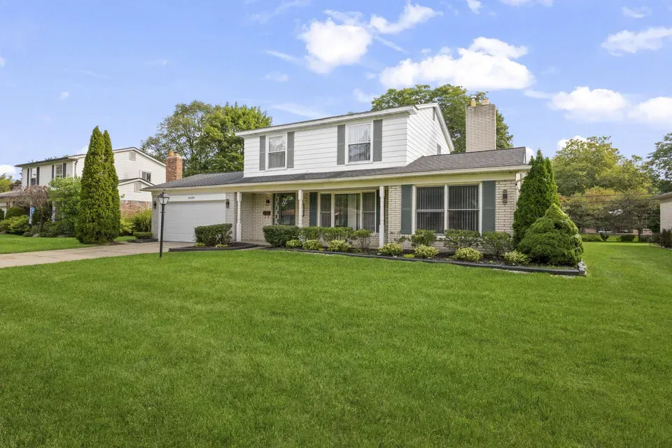 3 Bed 1 Bath Established Mid-Century Residence in Troy, MI - 2
