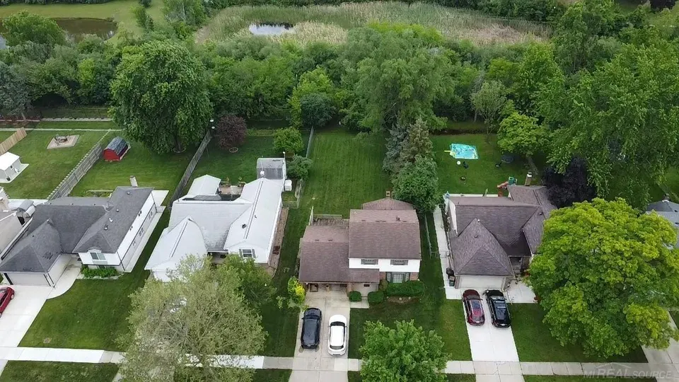 3 Bed 1 Bath Established Mid-Century Residence in Troy, MI - 2