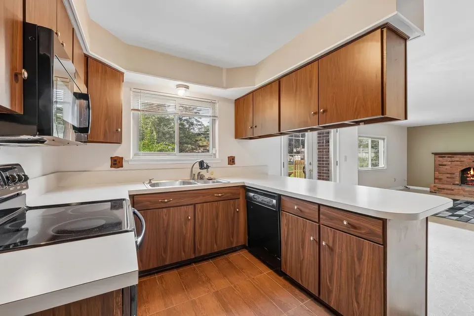 3 Bed 1 Bath Established Mid-Century Residence in Troy, MI - 5