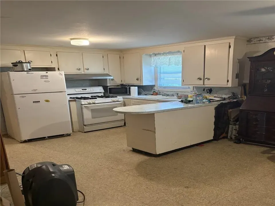 3 Bed 1 Bath Established Mid-Century Residence in Warwick, RI - 2