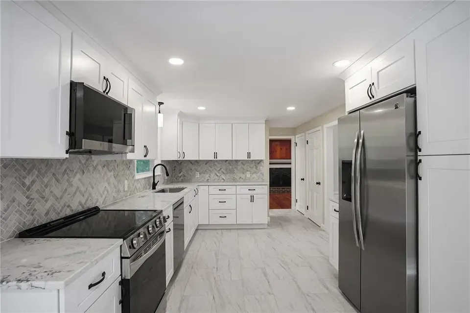 3 Bed 1 Bath Established Mid-Century Residence in Warwick, RI - 5