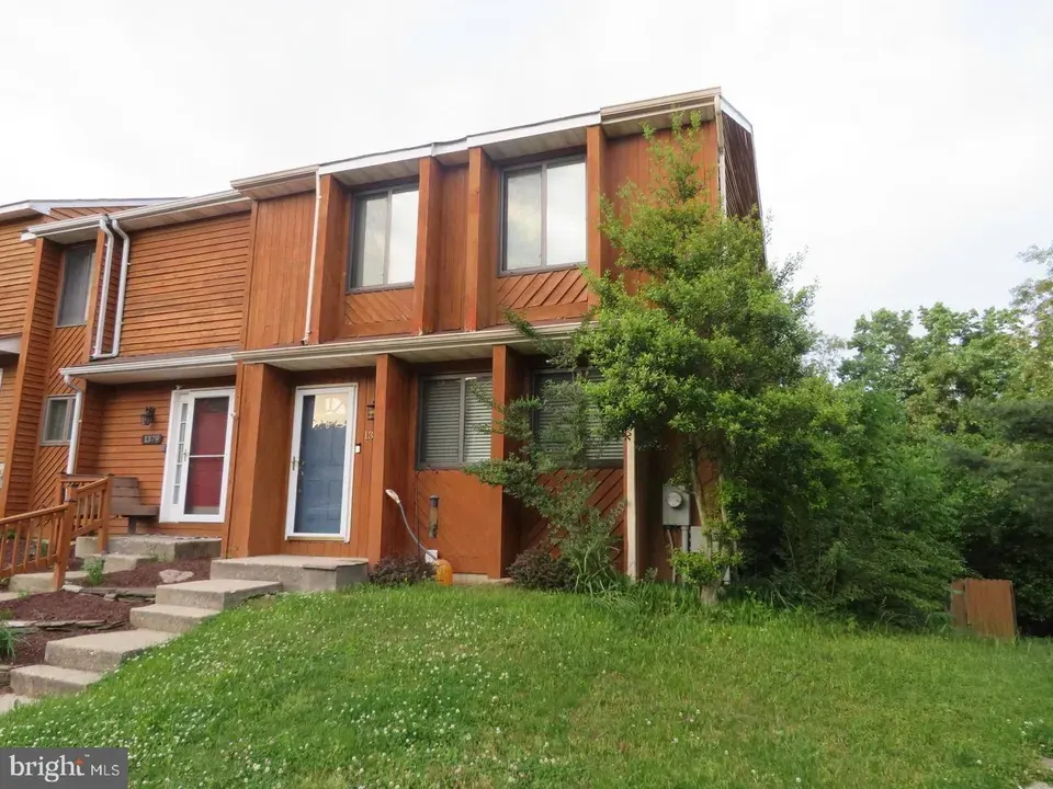 3 Bed 1 Bath Established Multi-Level Townhouse in Annapolis, MD