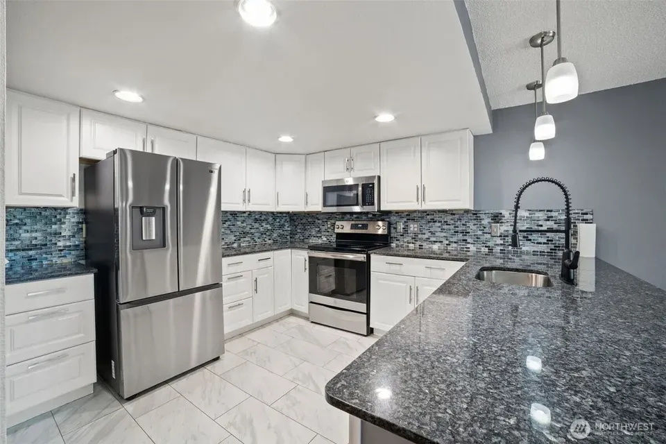 3 Bed 1 Bath Established Multi-Level Townhouse in Bellevue, WA