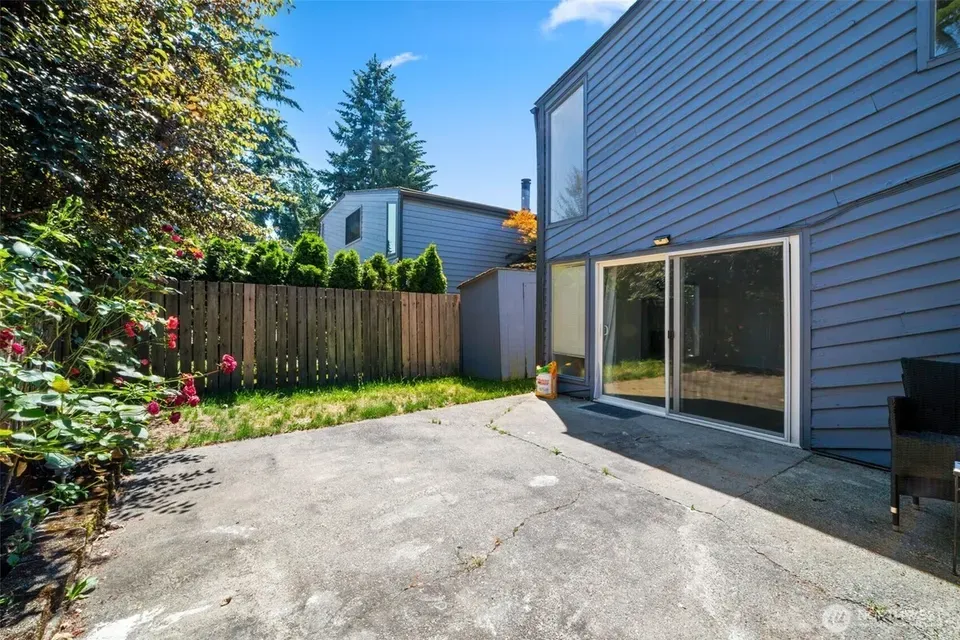 3 Bed 1 Bath Established Multi-Level Townhouse in Bellevue, WA - 2