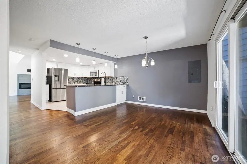 3 Bed 1 Bath Established Multi-Level Townhouse in Bellevue, WA - 3