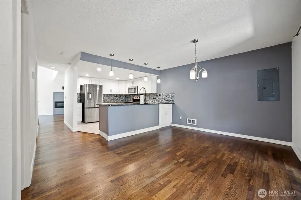 3 Bed 1 Bath Established Multi-Level Townhouse in Bellevue, WA - 4