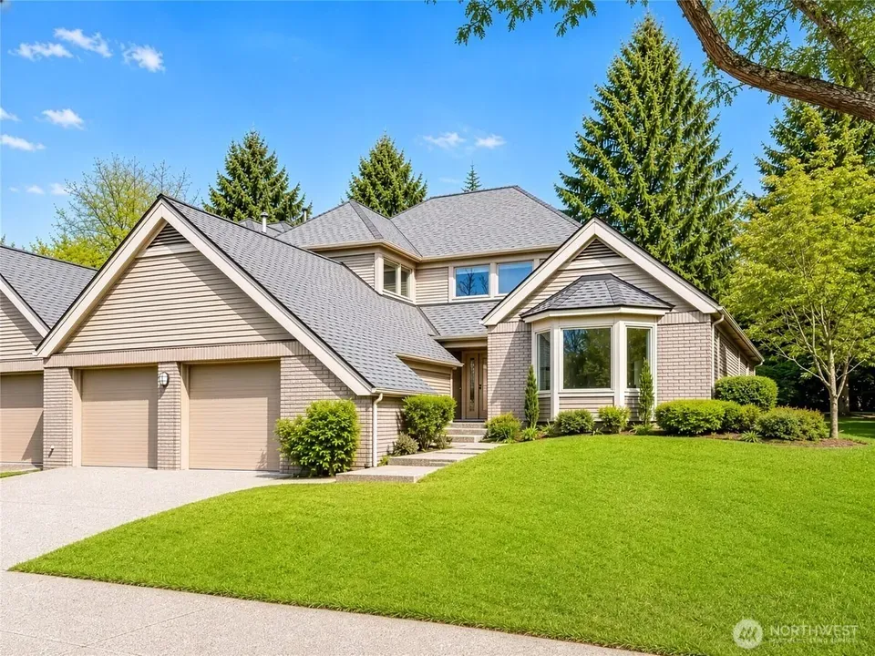 3 Bed 1 Bath Established Multi-Level Townhouse in Bellevue, WA - 1