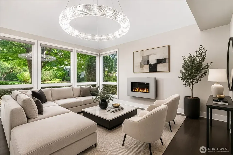 3 Bed 1 Bath Established Multi-Level Townhouse in Bellevue, WA - 4