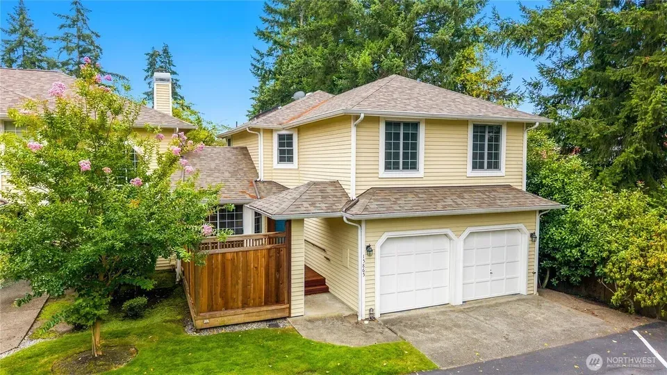 3 Bed 1 Bath Established Multi-Level Townhouse in Bellevue, WA