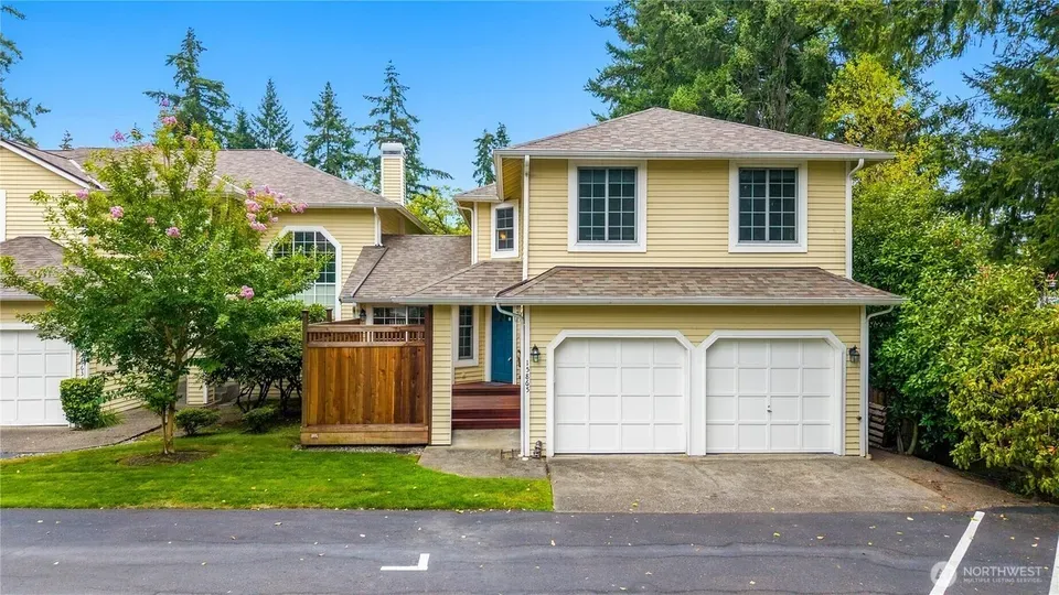 3 Bed 1 Bath Established Multi-Level Townhouse in Bellevue, WA - 2