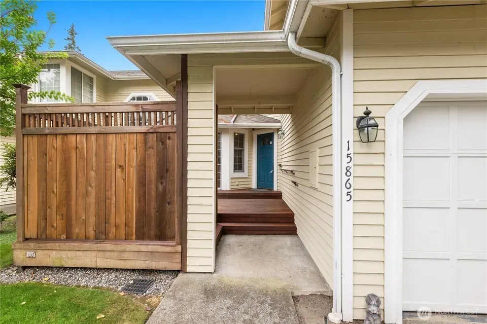 3 Bed 1 Bath Established Multi-Level Townhouse in Bellevue, WA - 3