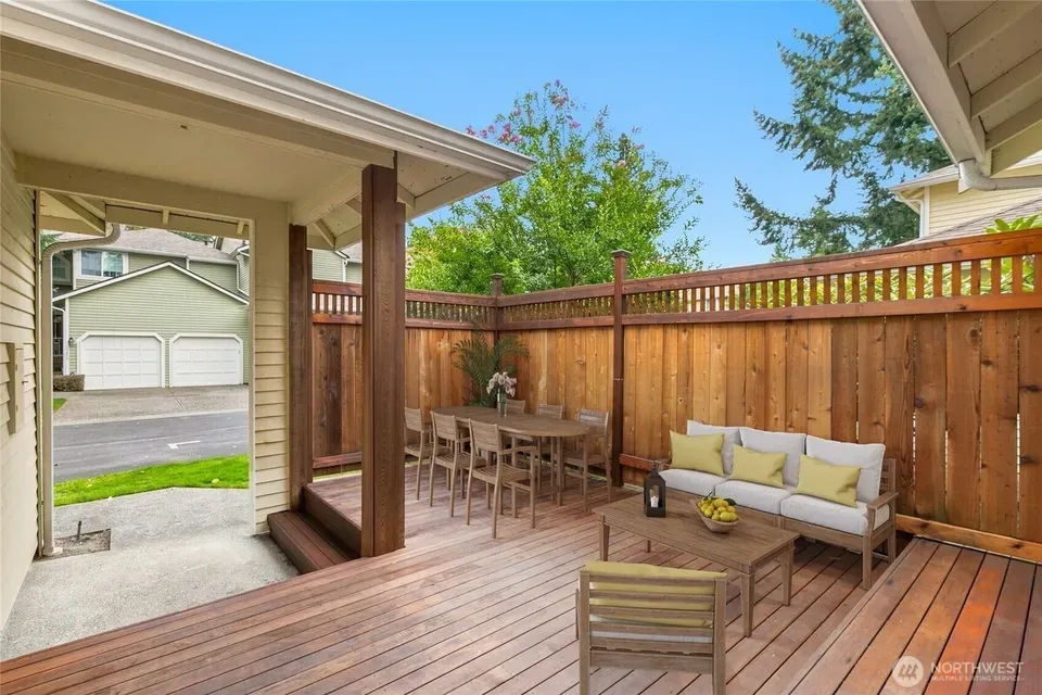 3 Bed 1 Bath Established Multi-Level Townhouse in Bellevue, WA - 4