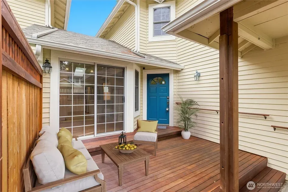 3 Bed 1 Bath Established Multi-Level Townhouse in Bellevue, WA - 5