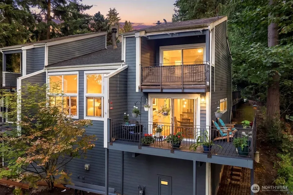 3 Bed 1 Bath Established Multi-Level Townhouse in Bellevue, WA