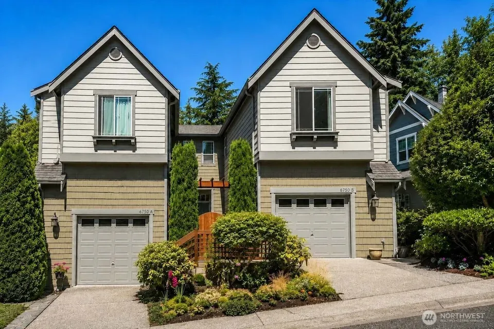 3 Bed 1 Bath Established Multi-Level Townhouse in Bellevue, WA - 2