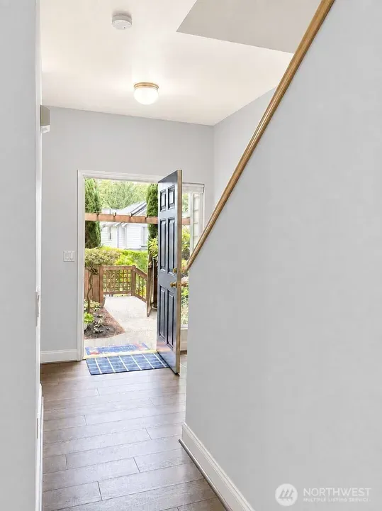 3 Bed 1 Bath Established Multi-Level Townhouse in Bellevue, WA - 4