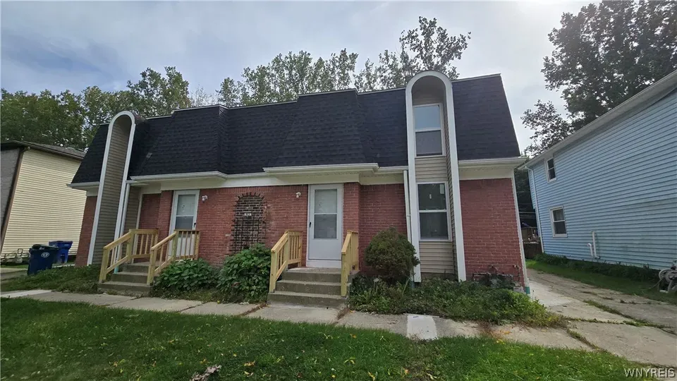 3 Bed 1 Bath Established Multi-Level Townhouse in Buffalo, NY
