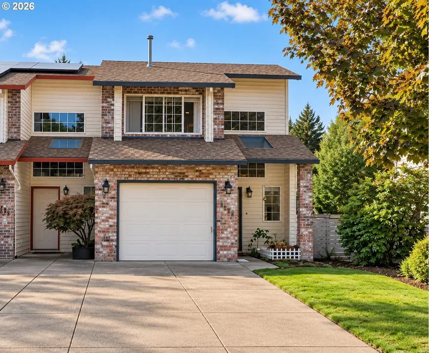 3 Bed 1 Bath Established Multi-Level Townhouse in Hillsboro, OR